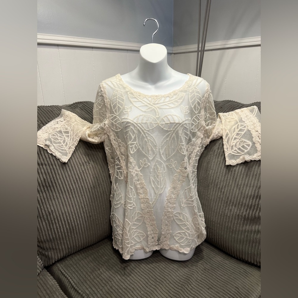 Capri Lace Sheer Top